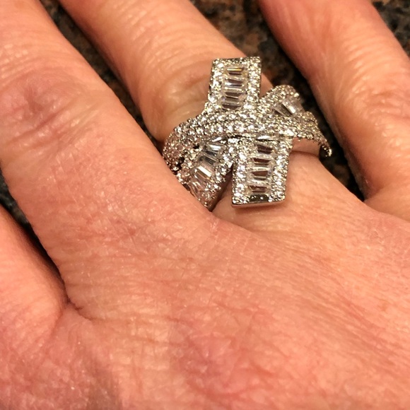 Stunning CZ Ring - Picture 4 of 5